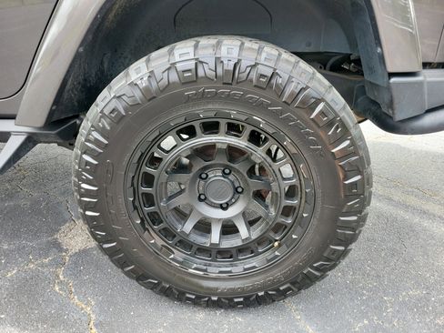 Used 2016 Jeep Wrangler Unlimited Sahara image 25