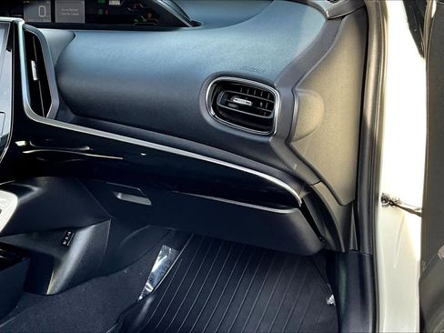 Used 2019 Toyota Prius Prime Advanced image 18