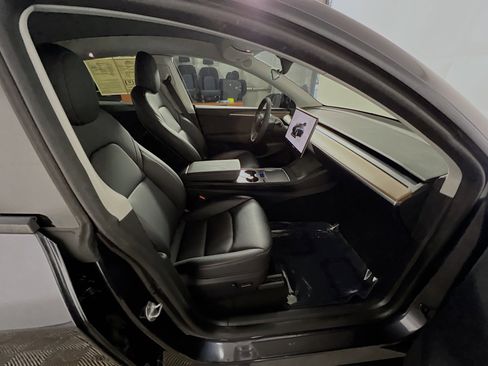 Used 2024 Tesla Model Y Long Range image 29