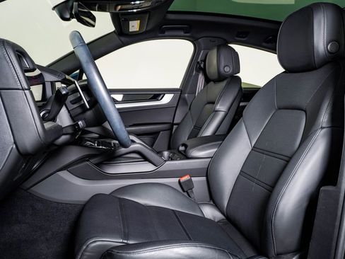 Certified 2024 Porsche Cayenne Coupe image 5