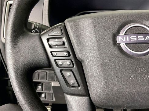 Used 2023 Nissan Frontier SV image 25
