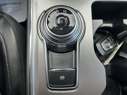 Used 2024 Ford Edge Titanium image 34