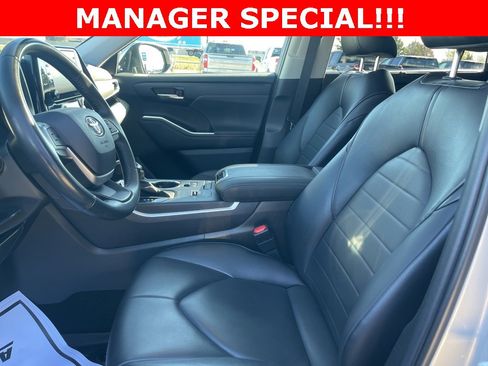 Used 2022 Toyota Highlander XLE image 20