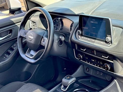 Used 2025 Nissan Rogue SV FWD image 26