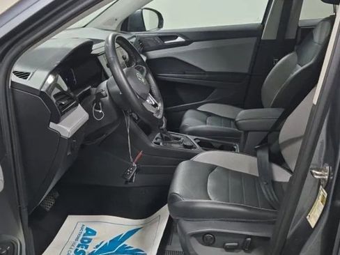 Used 2022 Volkswagen Taos SEL image 12