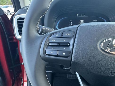 New 2025 Hyundai Venue Limited image 16