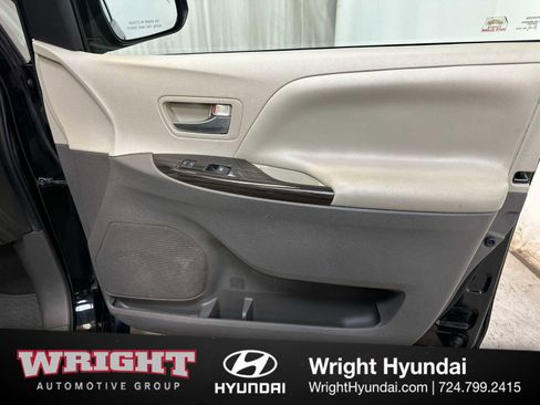 Used 2020 Toyota Sienna XLE image 14