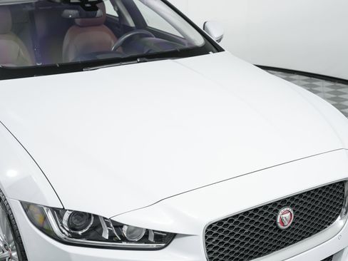 Used 2018 Jaguar XE Portfolio image 13