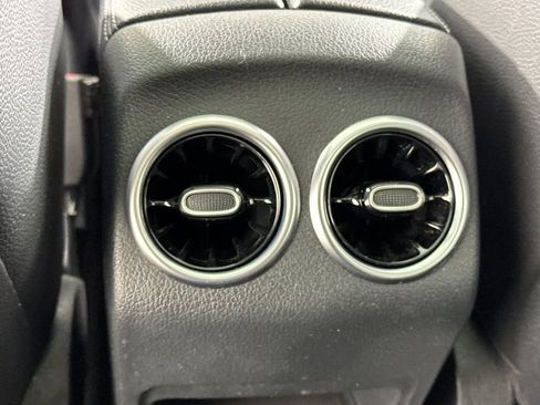 Certified 2022 Mercedes-Benz GLB 250 4MATIC image 18