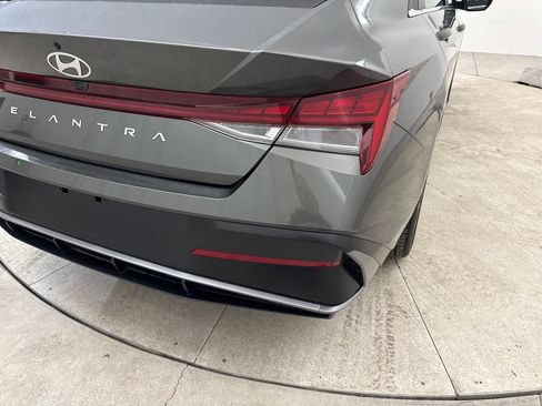 Used 2025 Hyundai Elantra SEL FWD image 21