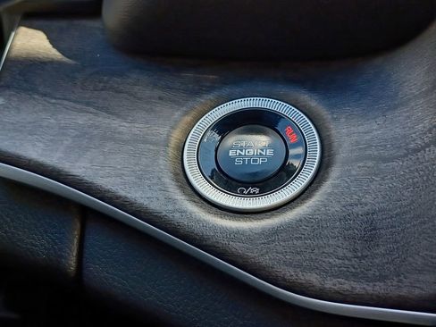 Used 2025 Jeep Grand Cherokee Limited w/ Black Appearance Package image 23