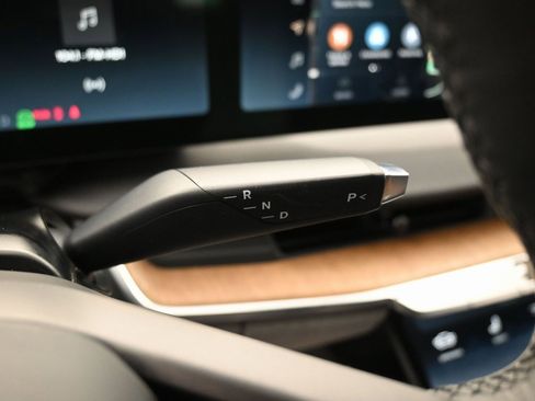 Used 2024 Lucid Air Touring image 16