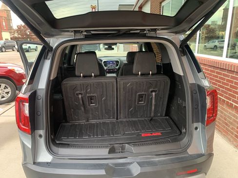 Used 2023 GMC Acadia SLE w/ Driver Convenience Package image 17