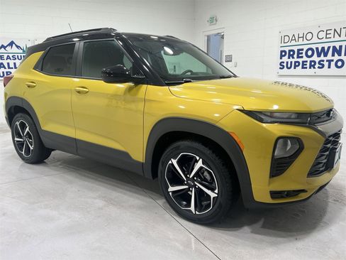 Used 2023 Chevrolet TrailBlazer RS w/ Sun and Liftgate Package image 2