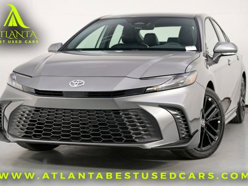 Used 2025 Toyota Camry SE w/ Convenience Package image 1