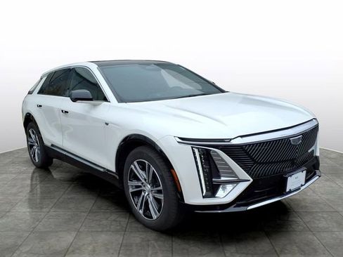 Certified 2024 Cadillac Lyriq Luxury AWD/4WD image 7