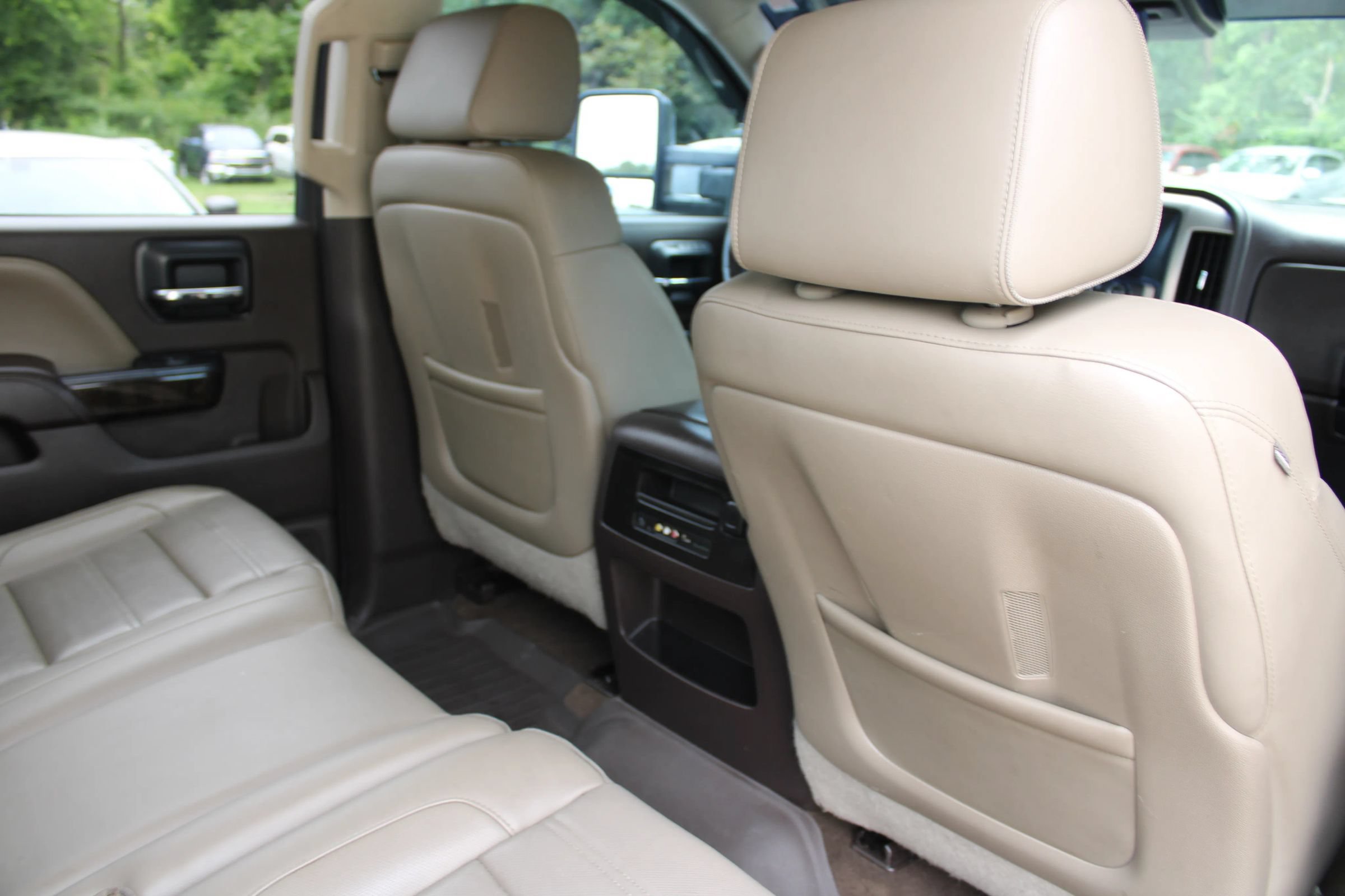 Used 2015 GMC Sierra 2500 Denali w/ Duramax Plus Package AWD/4WD image 25