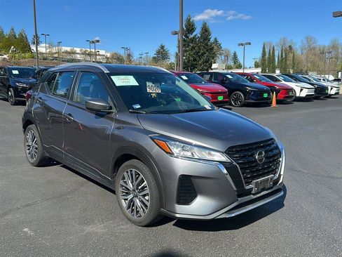 Used 2021 Nissan Kicks SV image 1