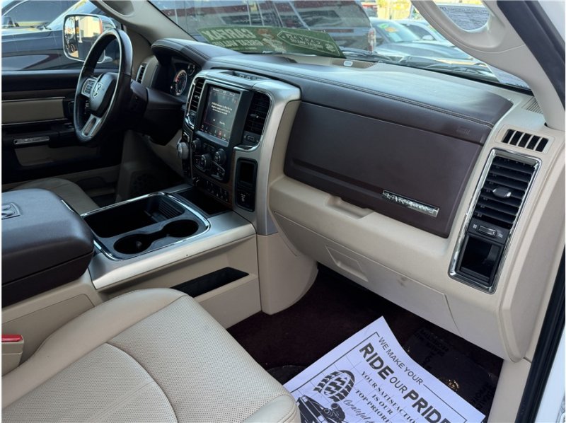 Used 2018 RAM 1500 Laramie w/ Convenience Group AWD/4WD image 30