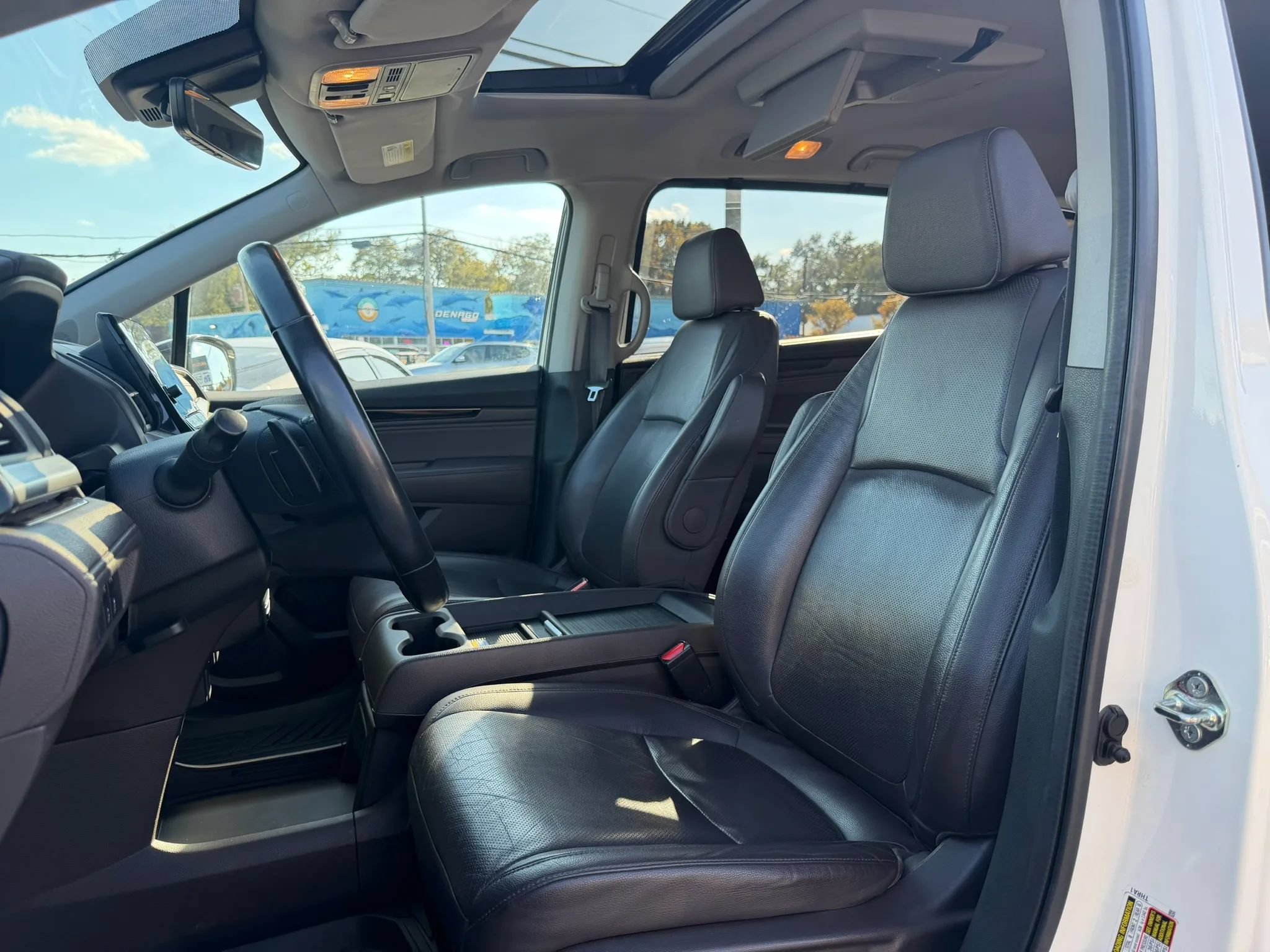 Used 2018 Honda Odyssey Elite image 12