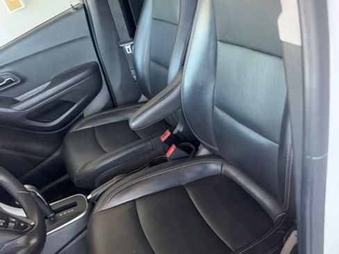 Used 2021 Chevrolet Trax LT w/ Redline Edition FWD image 2