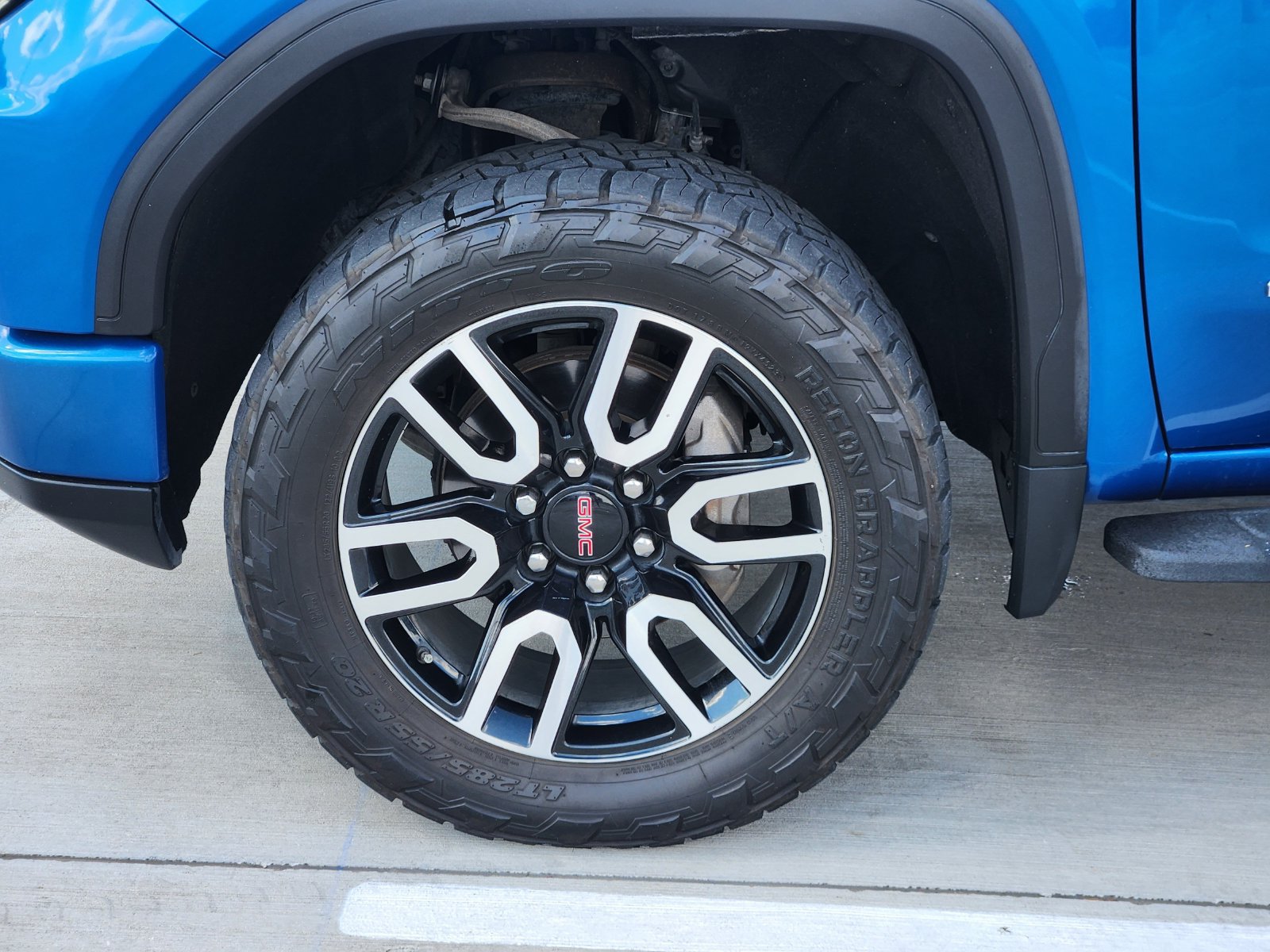 Used 2022 GMC Sierra 1500 AT4 w/ AT4 Premium Package AWD/4WD image 11