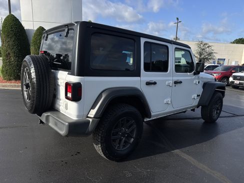 Used 2024 Jeep Wrangler Unlimited Sport AWD/4WD image 4