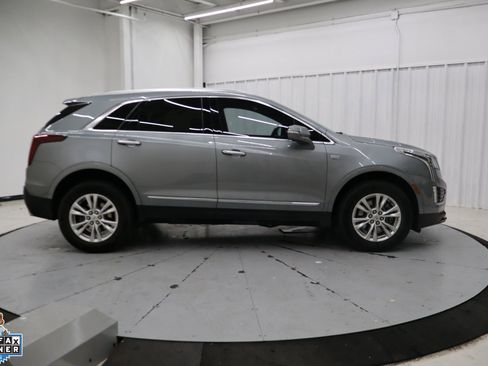 Used 2023 Cadillac XT5 Luxury FWD image 2