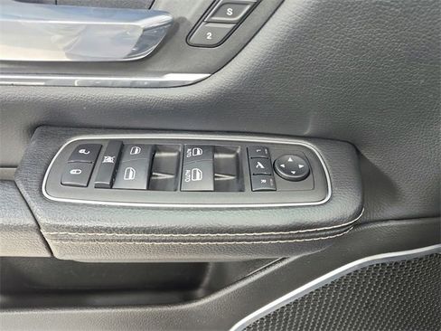 Used 2023 RAM 1500 Laramie image 31