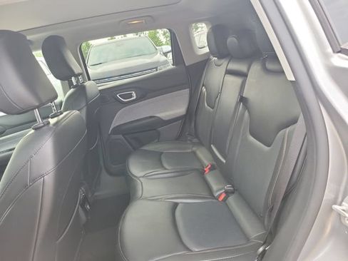 Used 2022 Jeep Compass Latitude w/ Sun and Sound Group AWD/4WD image 30