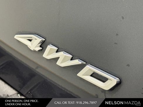Used 2022 Ford Explorer XLT w/ Equipment Group 202A AWD/4WD image 11