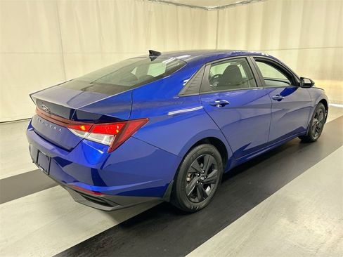 Used 2023 Hyundai Elantra SEL image 2