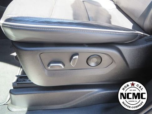 Used 2023 Cadillac Escalade Premium Luxury AWD/4WD image 20