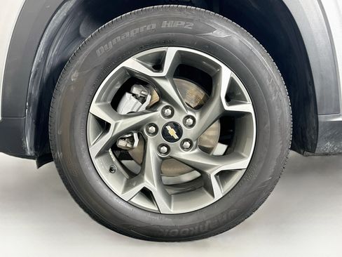 Used 2025 Chevrolet Trax LT w/ LT Convenience Package FWD image 11