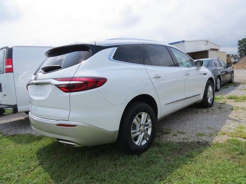 Used 2021 Buick Enclave Essence image 16
