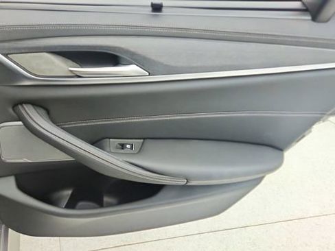 Used 2022 BMW 530e xDrive w/ Executive Package image 29