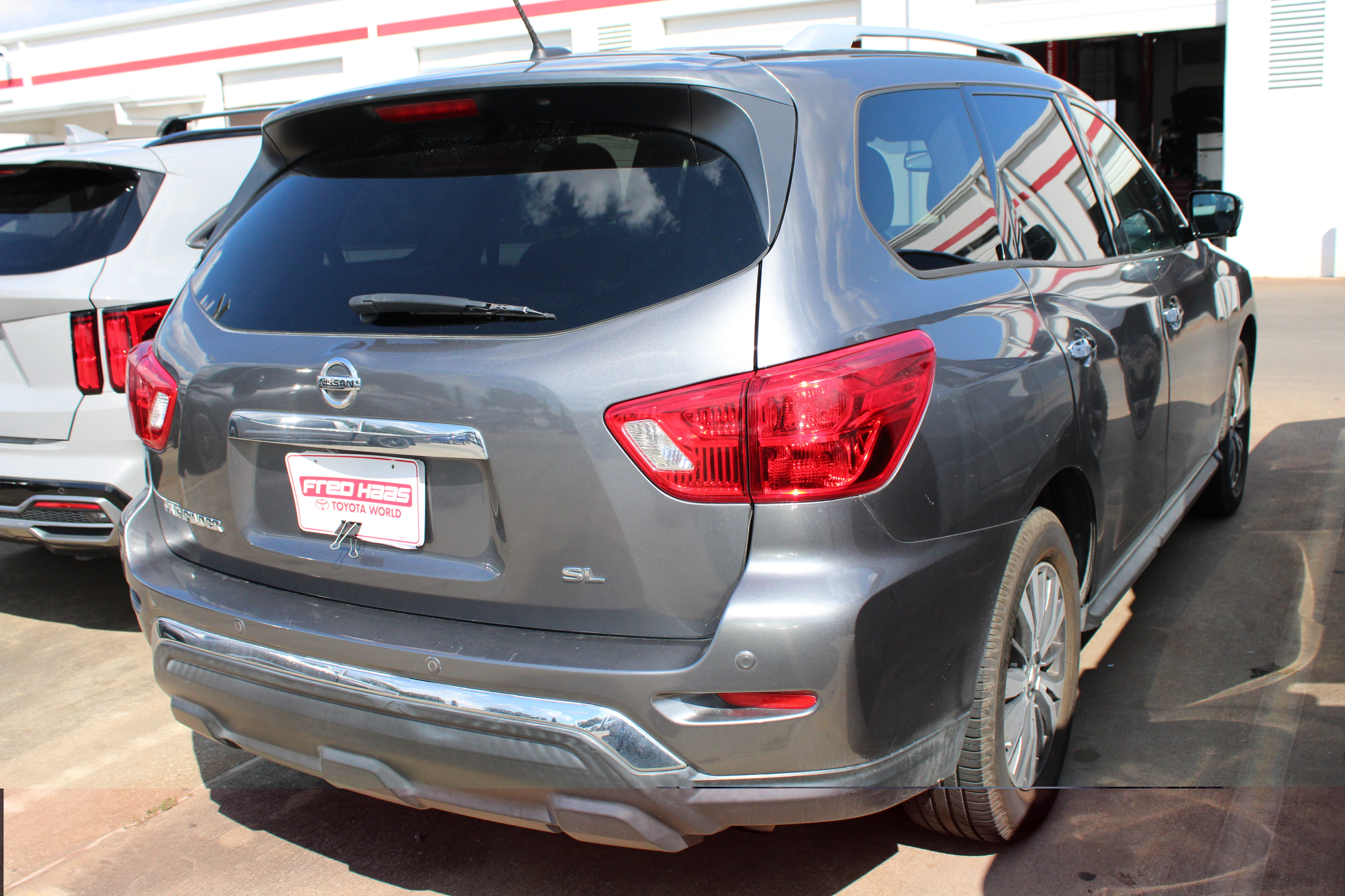 Used 2017 Nissan Pathfinder SL FWD image 10