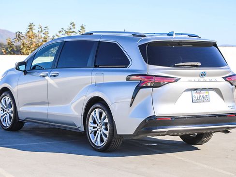 Certified 2023 Toyota Sienna Platinum image 8