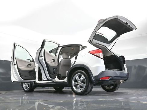 Used 2018 Honda HR-V LX image 41
