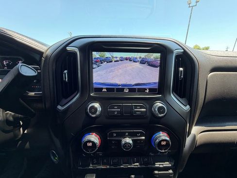 Used 2021 GMC Sierra 1500 AT4 w/ AT4 Preferred Package AWD/4WD image 12