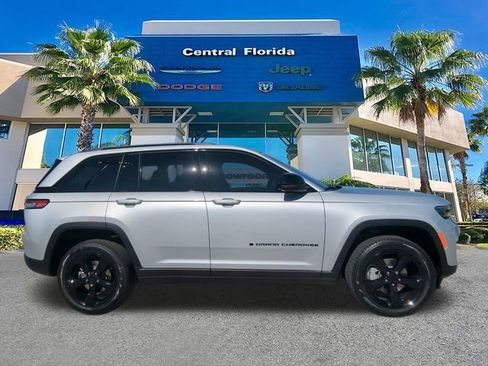 New 2025 Jeep Grand Cherokee Limited w/ Black Appearance Package RWD image 4