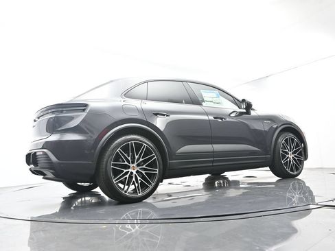Used 2026 Porsche Macan Electric RWD image 49