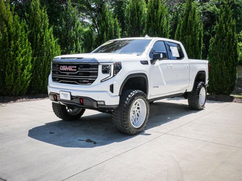 Used 2023 GMC Sierra 1500 AT4 w/ Technology Package AWD/4WD image 5
