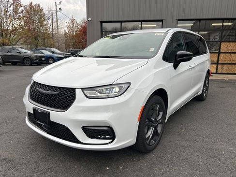 New 2026 Chrysler Pacifica Select AWD/4WD image 7