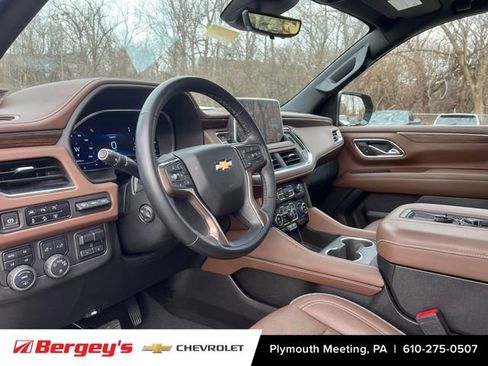 Used 2023 Chevrolet Suburban High Country image 3