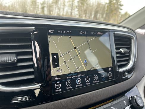 Used 2018 Chrysler Pacifica Touring-L Plus w/ Tire & Wheel Group image 21