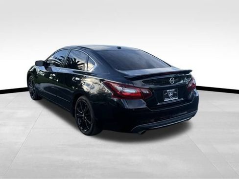 Used 2018 Nissan Altima 2.5 SR w/ SR Midnight Edition image 4
