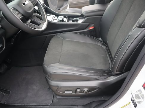 New 2025 Jeep Grand Cherokee Altitude image 11