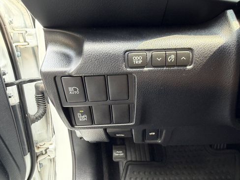 Used 2017 Lexus IS 300 AWD image 20