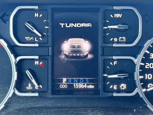 Used 2018 Toyota Tundra SR5 w/ SR5 Upgrade Package RWD image 15